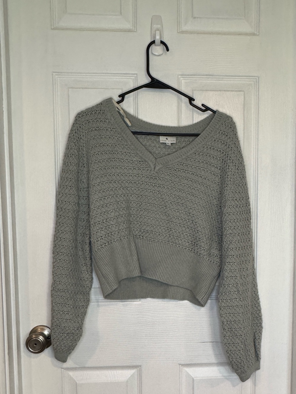 True Craft Light Blue Gray V-Neck Cropped Knit Sweater